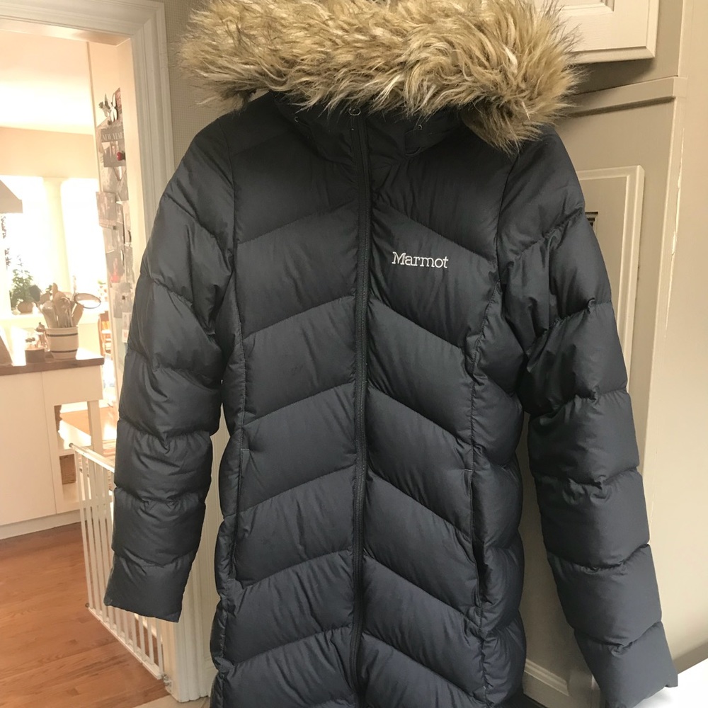 Women’s Marmot down coat (coal)